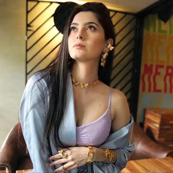 Butterfly 18K Gold Stainless Steel Waterproof Necklace - Picture 7 of 13